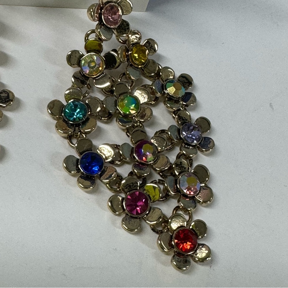 🌸SUPER SALE! BETSEY FLORAL CRYSTAL EARRINGS - Picture 6 of 8